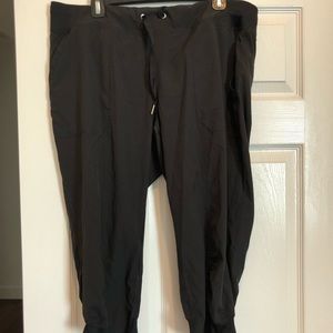 Calvin Klein capris. Almost new. Size XL.